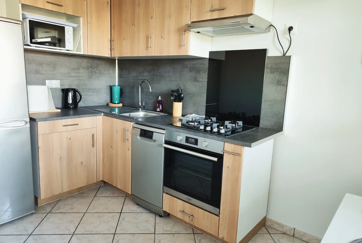 Appartement 2 pièces rénové de 50 m2 à Mérignac avec parking 