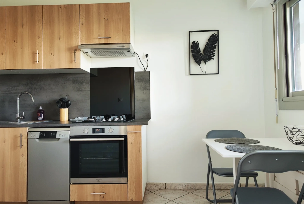 Appartement 2 pièces rénové de 50 m2 à Mérignac avec parking 