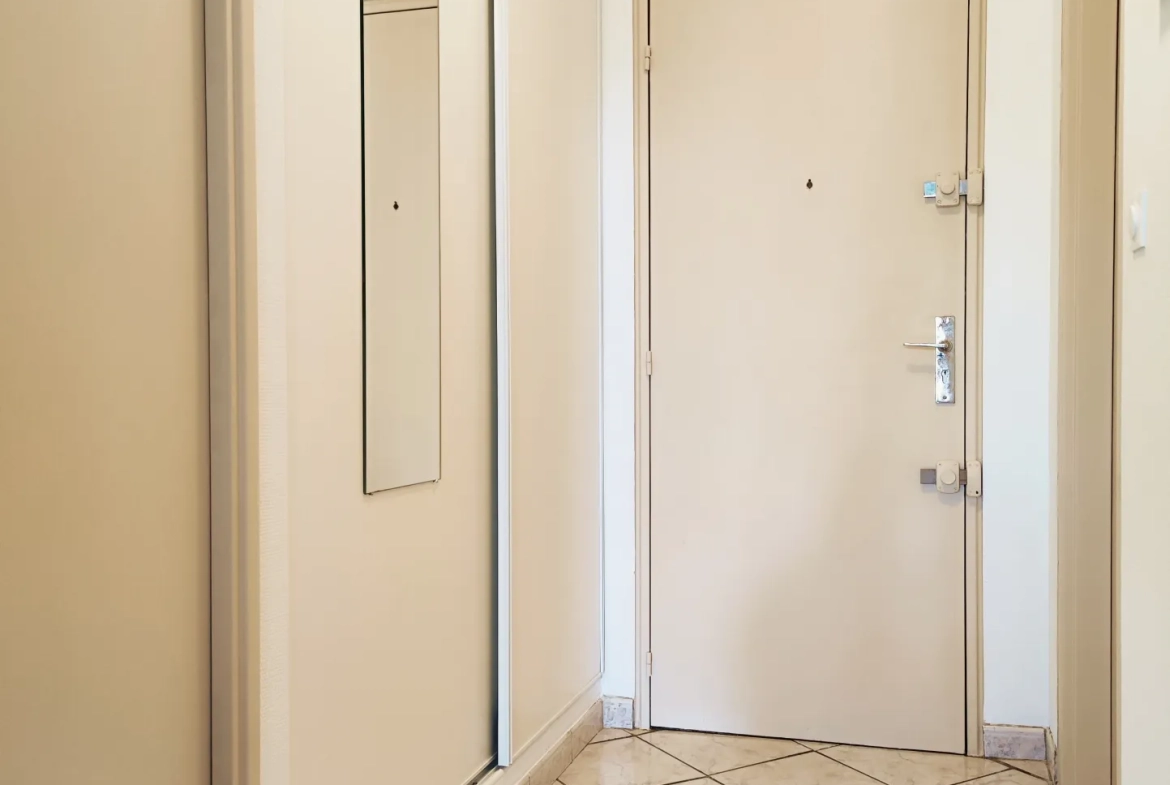 Appartement 2 pièces rénové de 50 m2 à Mérignac avec parking 