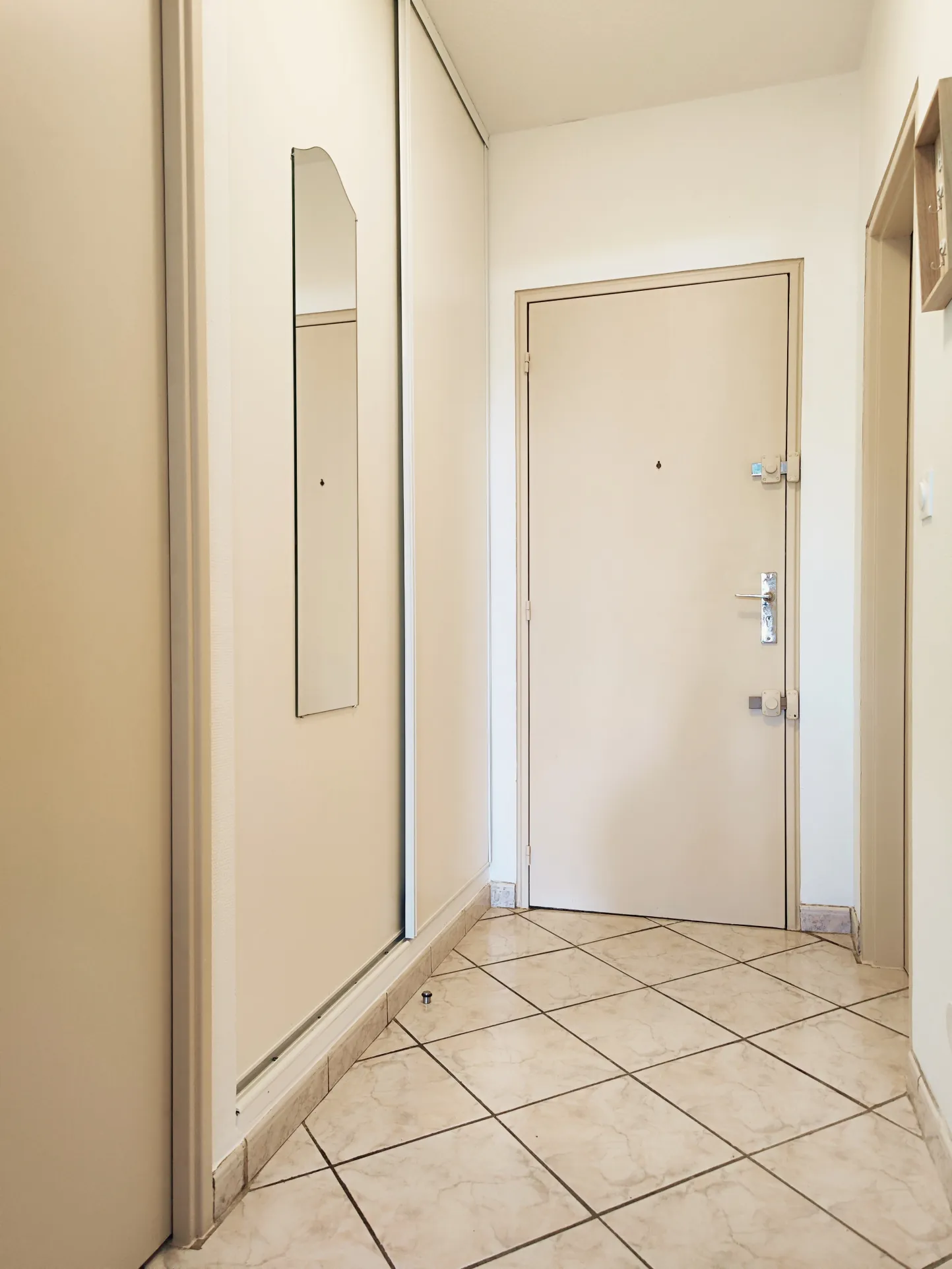 Appartement 2 pièces rénové de 50 m2 à Mérignac avec parking 