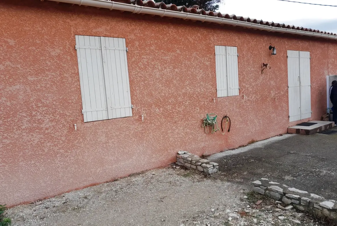Achat maison 71 m² avec jardin à Caumont-sur-Durance, vue colline 