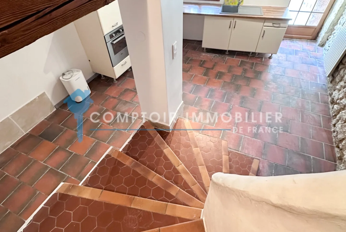 Maison de ville authentique de 68 m² au cœur de Grans, village provençal 