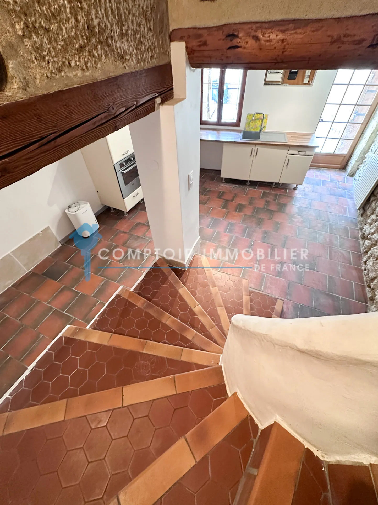 Maison de ville authentique de 68 m² au cœur de Grans, village provençal 