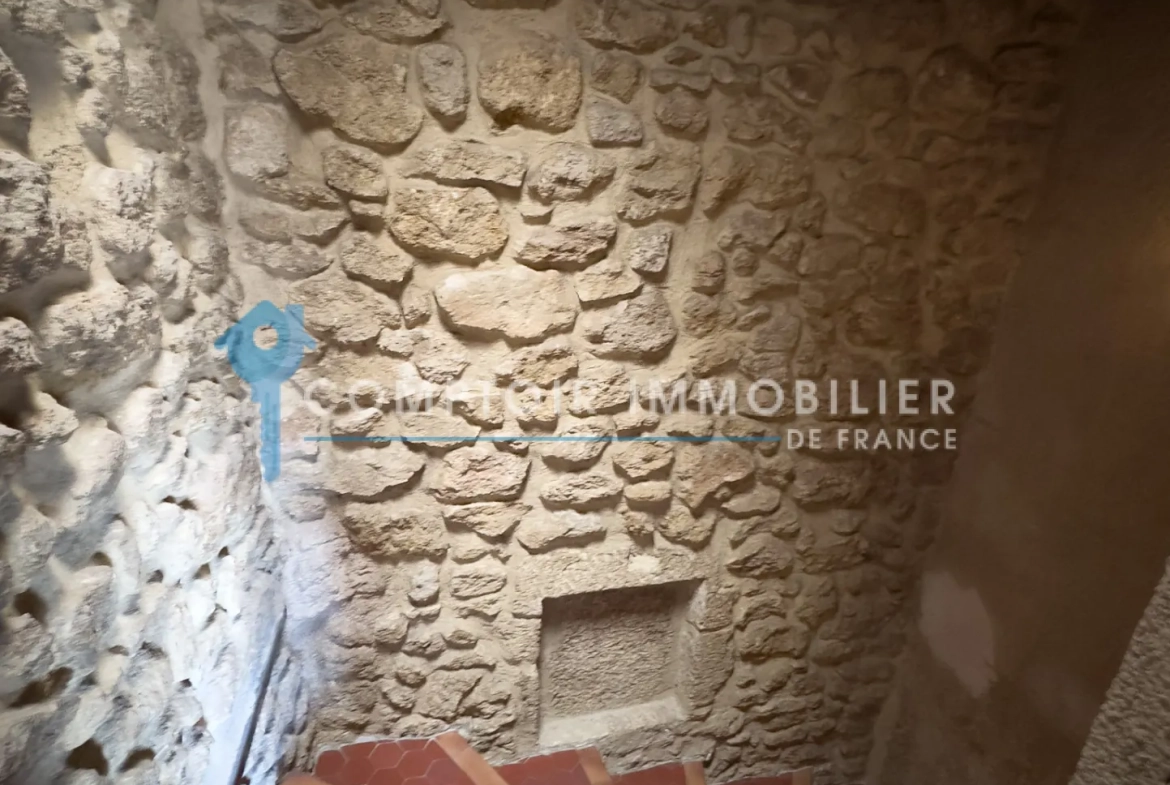 Maison de ville authentique de 68 m² au cœur de Grans, village provençal 