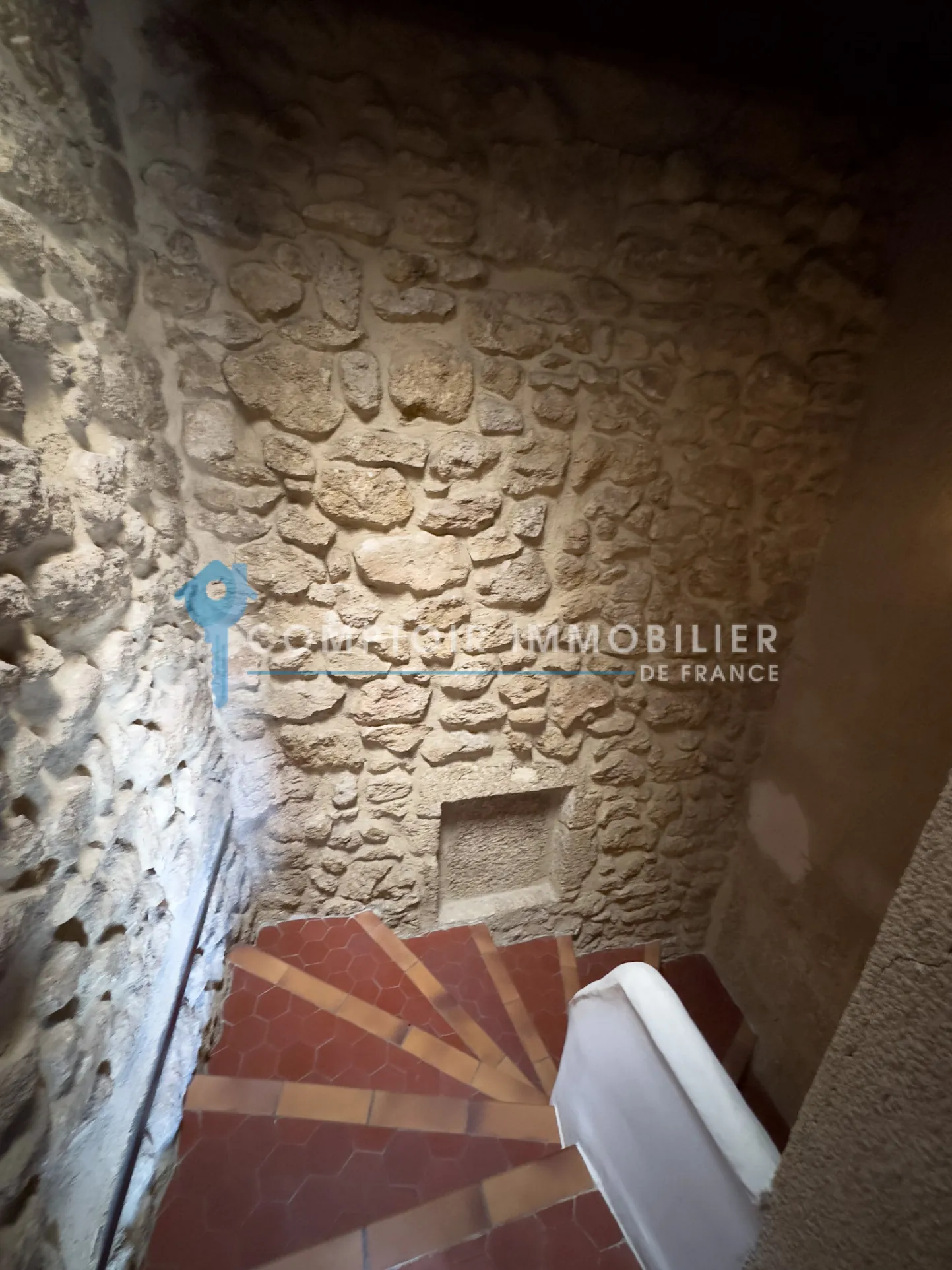 Maison de ville authentique de 68 m² au cœur de Grans, village provençal 