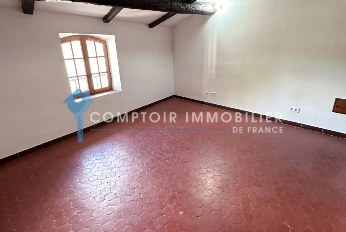 Maison de ville authentique de 68 m² au cœur de Grans, village provençal 