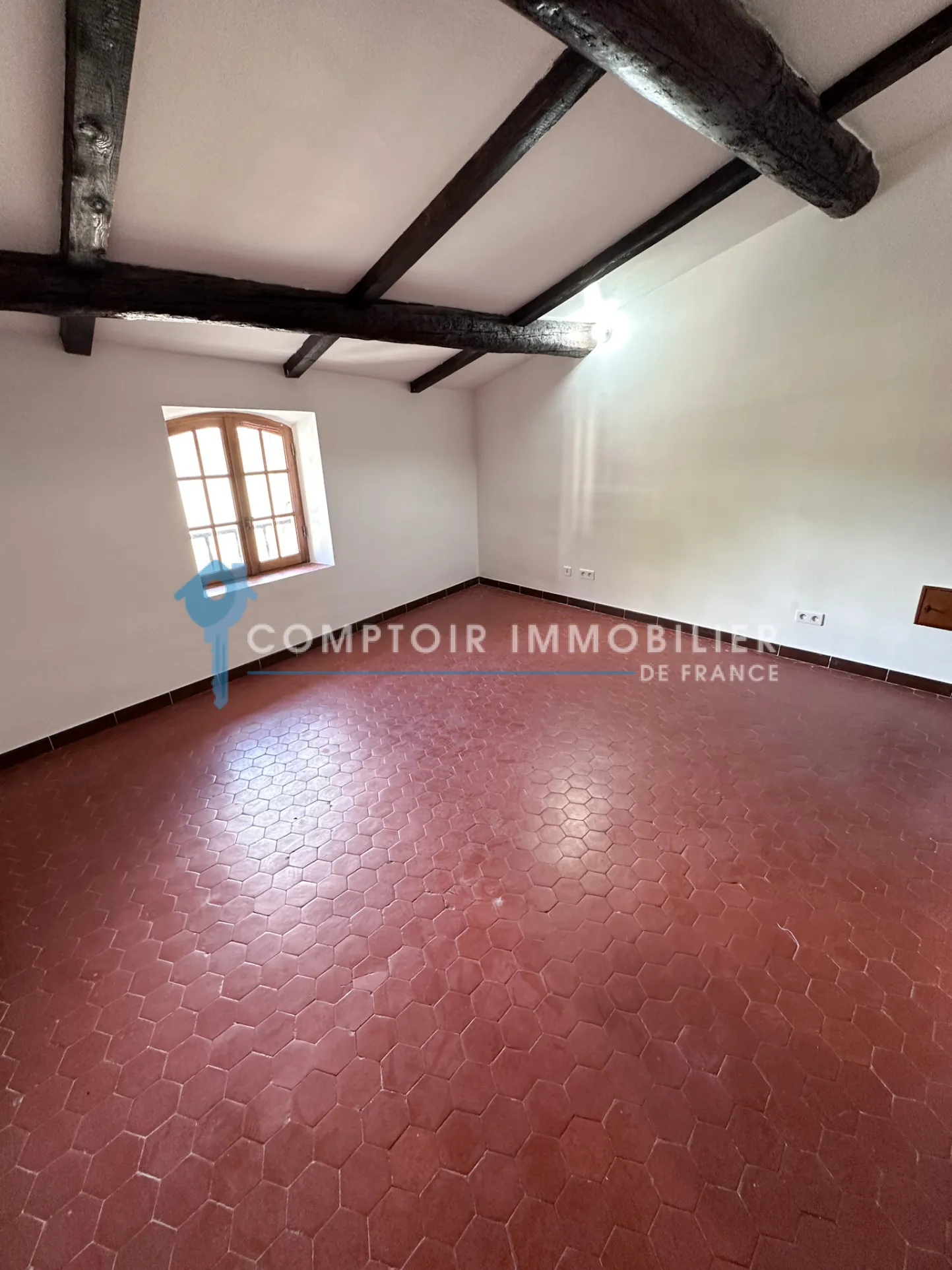 Maison de ville authentique de 68 m² au cœur de Grans, village provençal 
