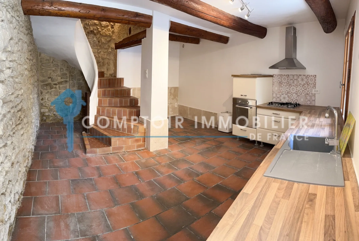 Maison de ville authentique de 68 m² au cœur de Grans, village provençal 