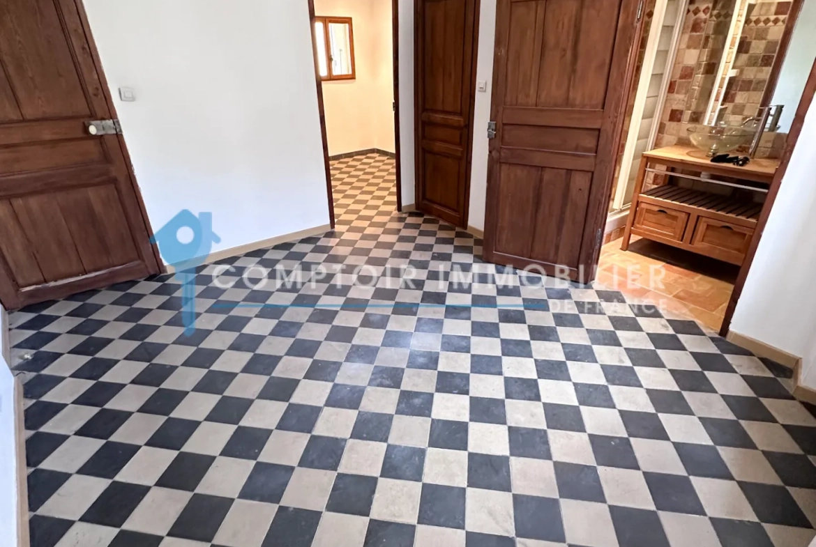 Maison de ville authentique de 68 m² au cœur de Grans, village provençal 