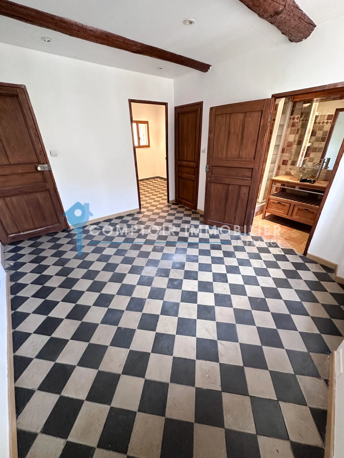 Maison de ville authentique de 68 m² au cœur de Grans, village provençal 