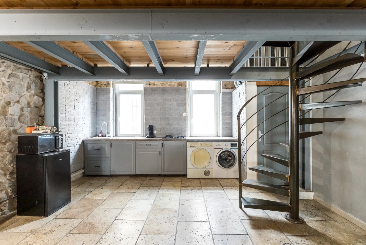 A vendre à Marseille, loft spacieux de 107 m² à Vauban avec stationnement 