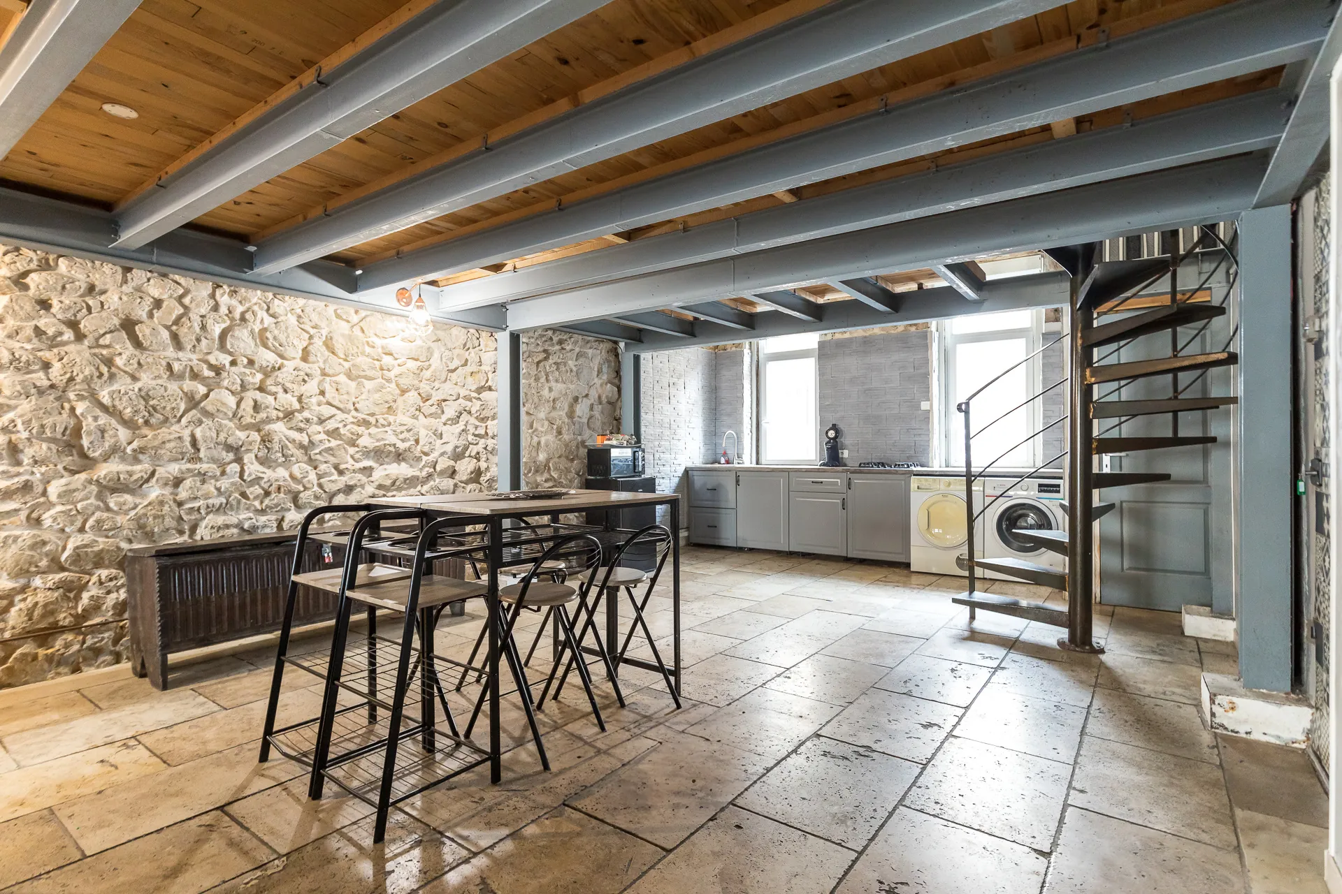 A vendre à Marseille, loft spacieux de 107 m² à Vauban avec stationnement 