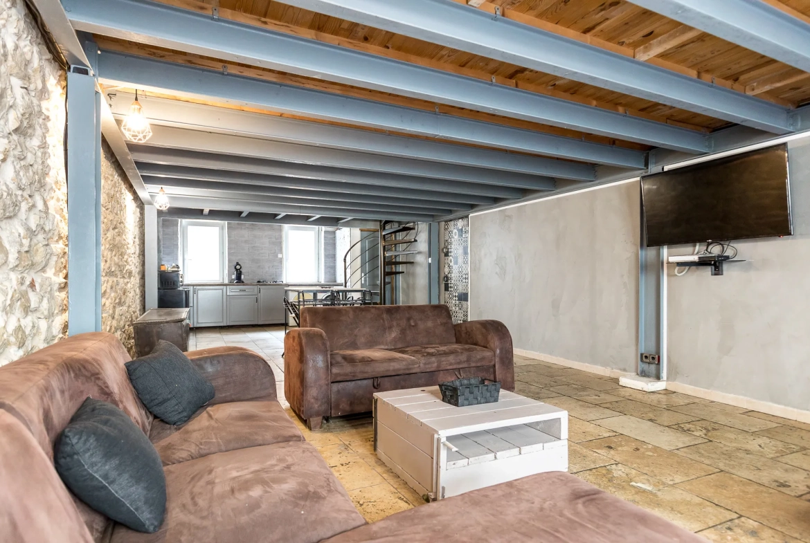 A vendre à Marseille, loft spacieux de 107 m² à Vauban avec stationnement 