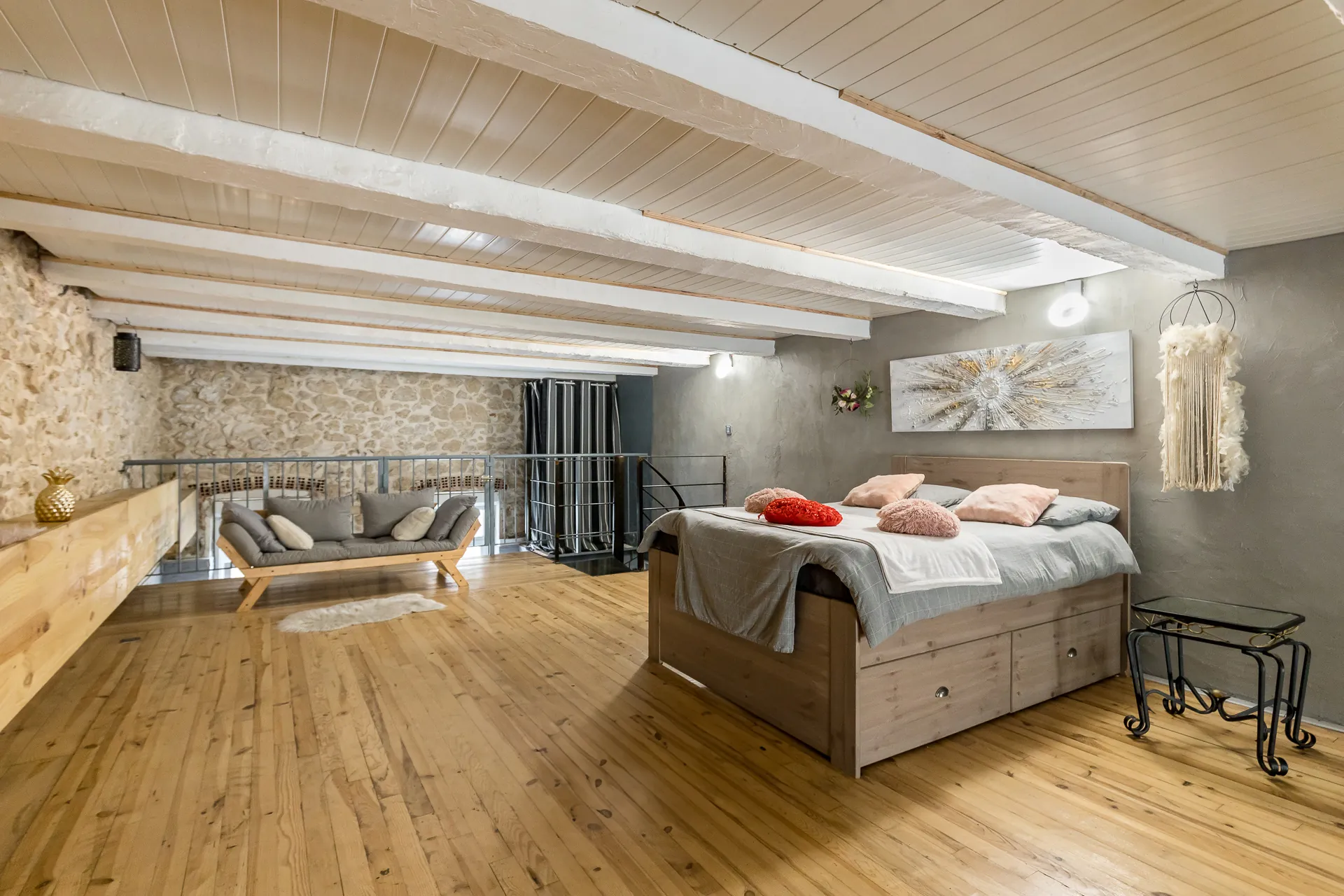 A vendre à Marseille, loft spacieux de 107 m² à Vauban avec stationnement 