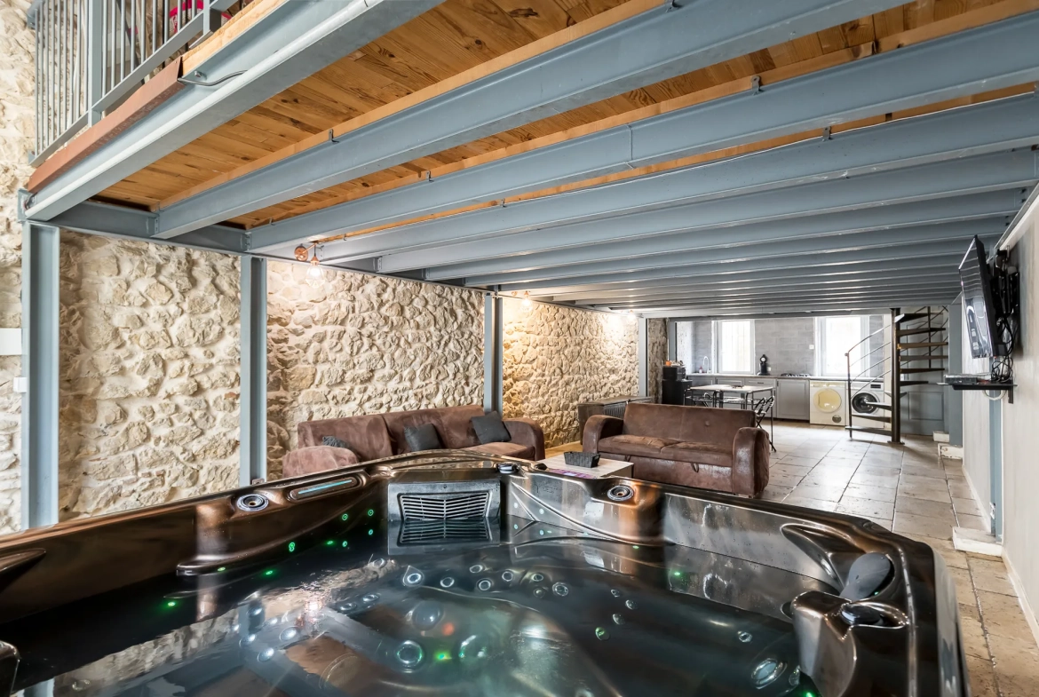 A vendre à Marseille, loft spacieux de 107 m² à Vauban avec stationnement 