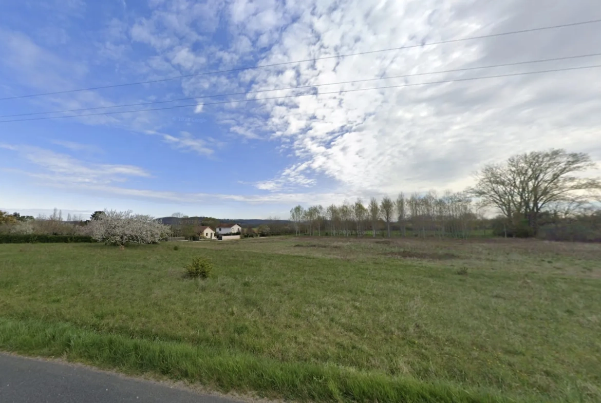 Terrain constructible à Montayral de 1670 m² avec permis de construire 