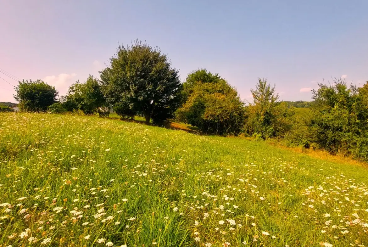 Terrain à bâtir de 1338 m² à Guiche avec vue dégagée, proximité Bayonne 