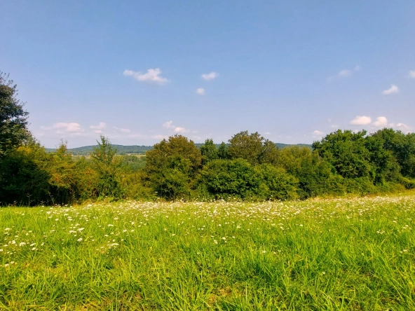 Terrain à bâtir de 1338 m² à Guiche avec vue dégagée, proximité Bayonne