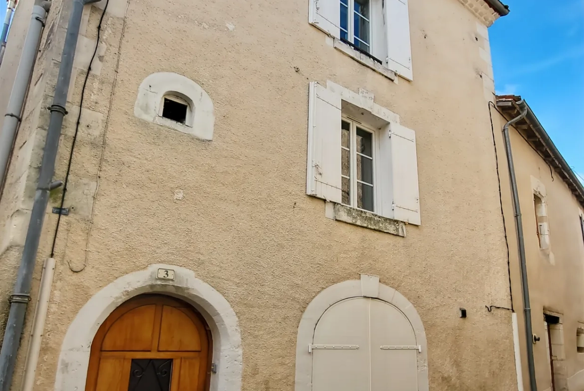 Maison à vendre de 75 m² avec cour et fournil à Lisle - Secteur Tocane 