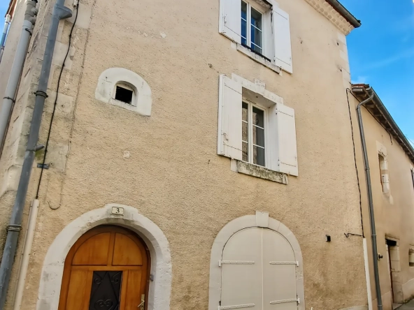 Maison à vendre de 75 m² avec cour et fournil à Lisle - Secteur Tocane