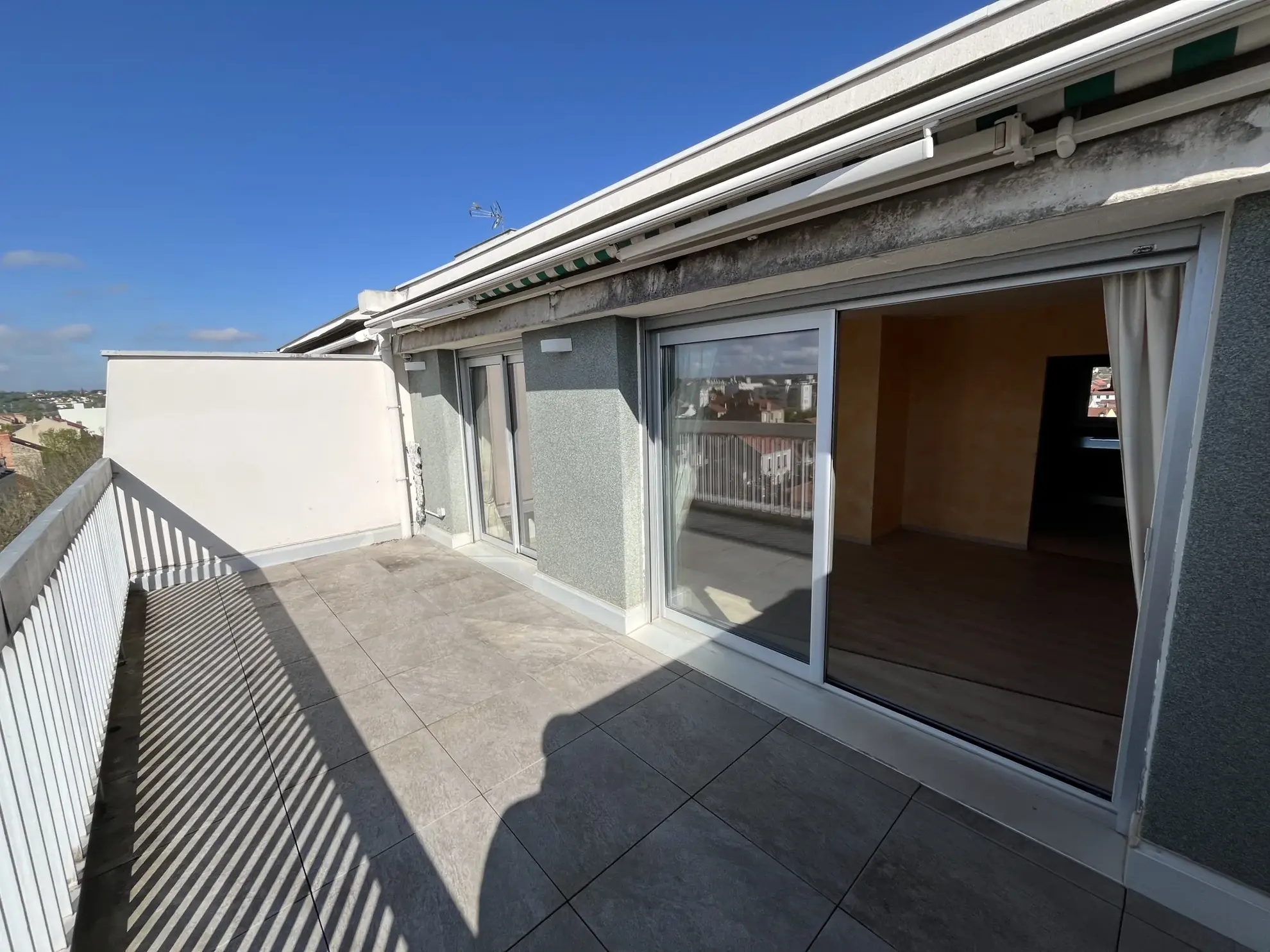 Appartement avec terrasse et garage à Vichy – 85 m², 2 chambres, exposition sud 