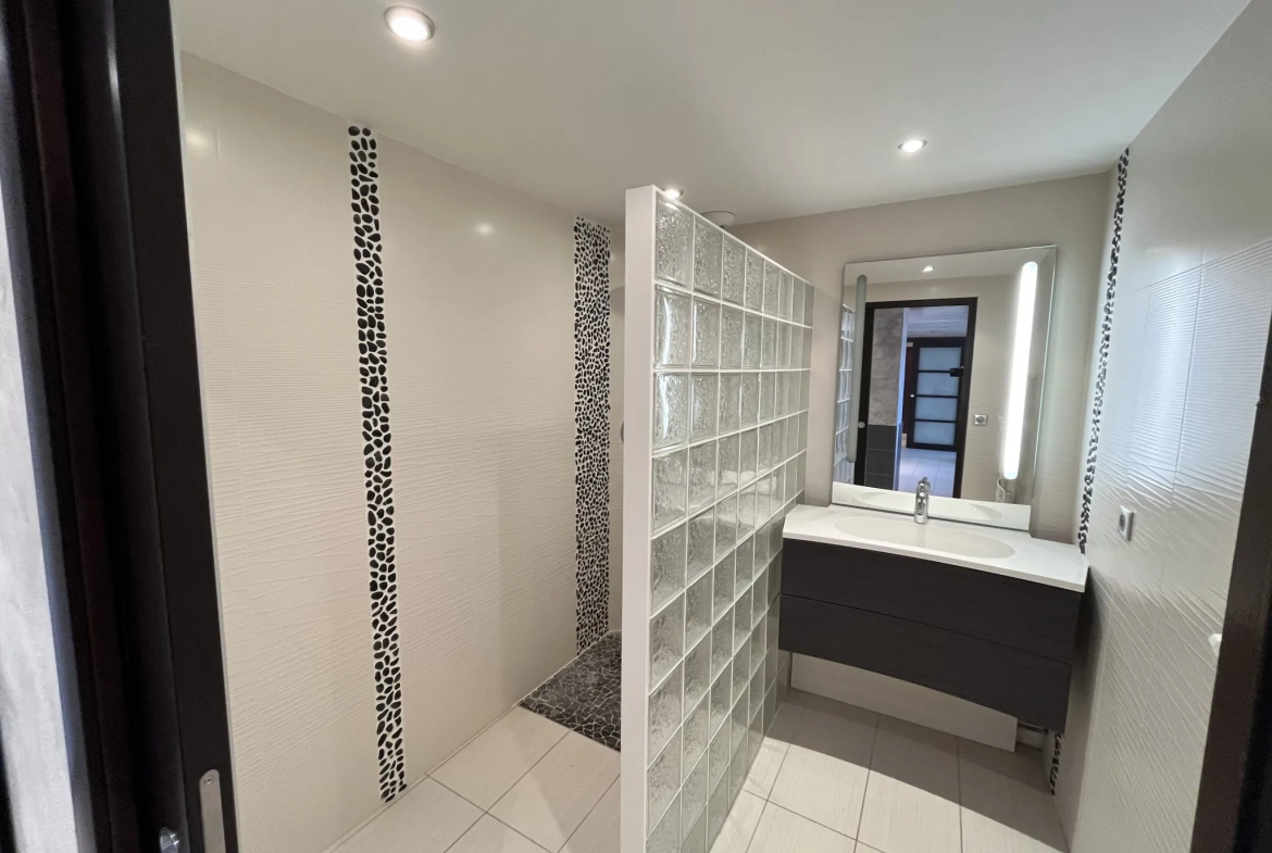 Appartement avec terrasse et garage à Vichy – 85 m², 2 chambres, exposition sud 
