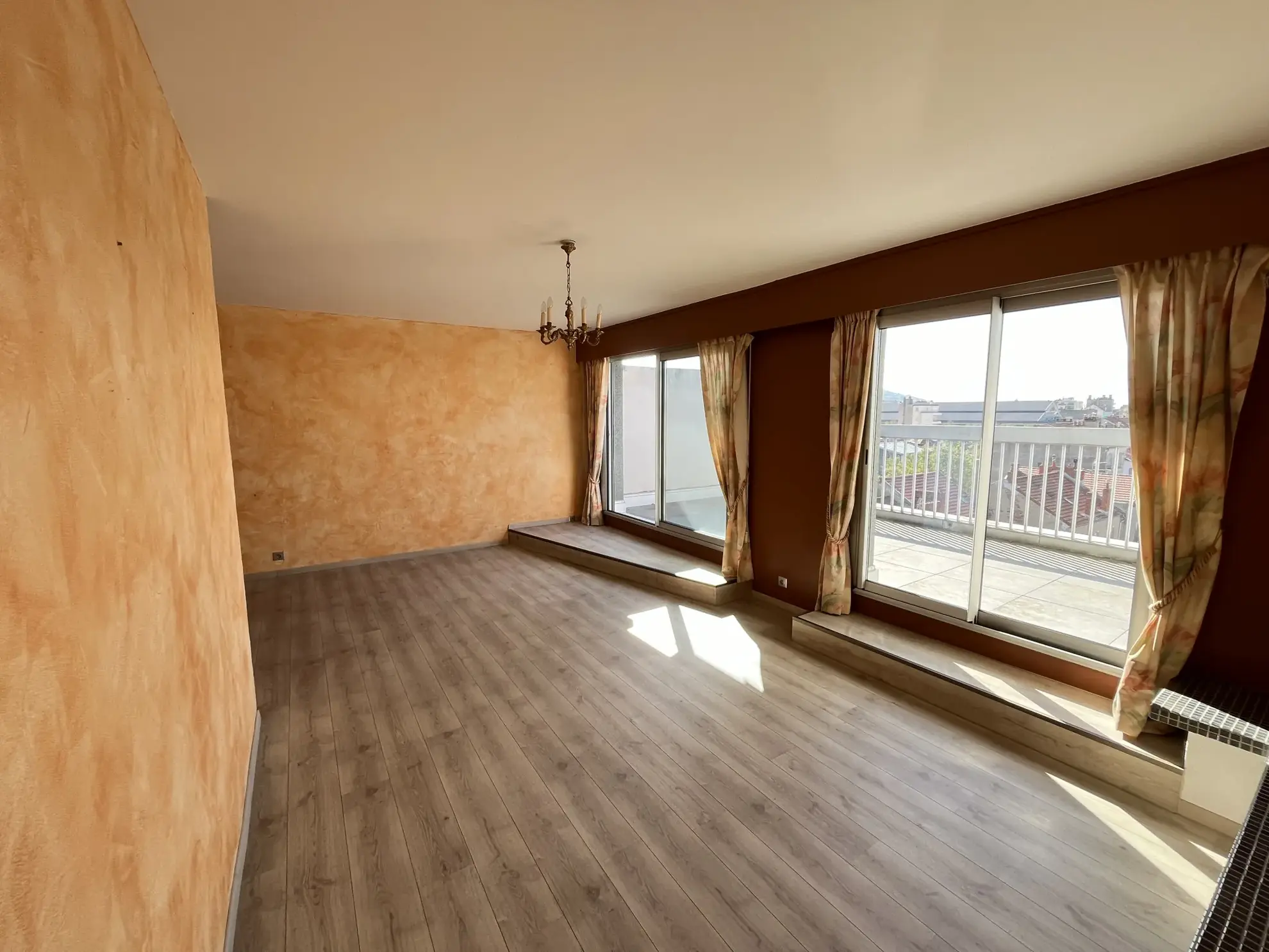 Appartement avec terrasse et garage à Vichy – 85 m², 2 chambres, exposition sud 