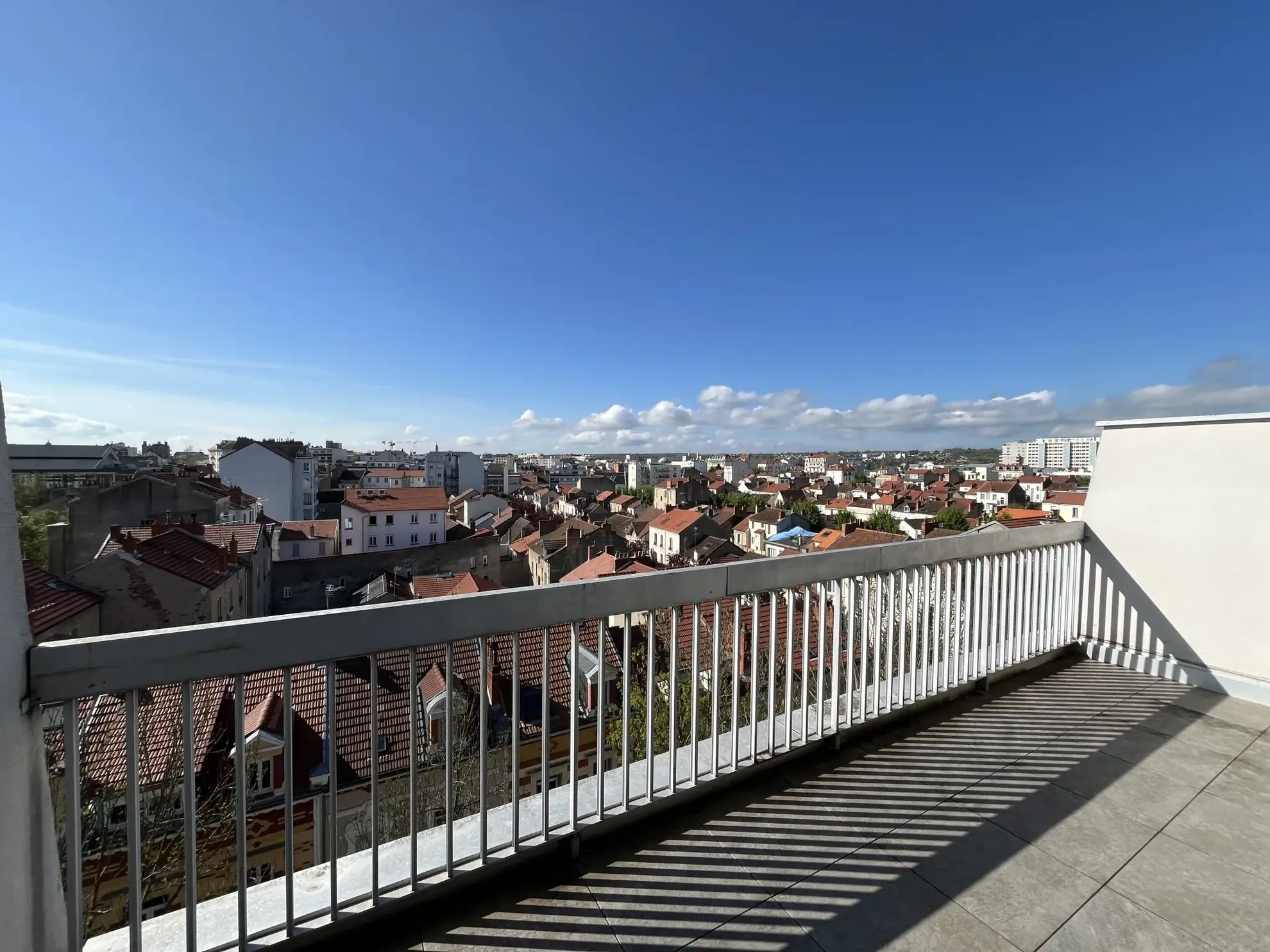 Appartement avec terrasse et garage à Vichy – 85 m², 2 chambres, exposition sud 