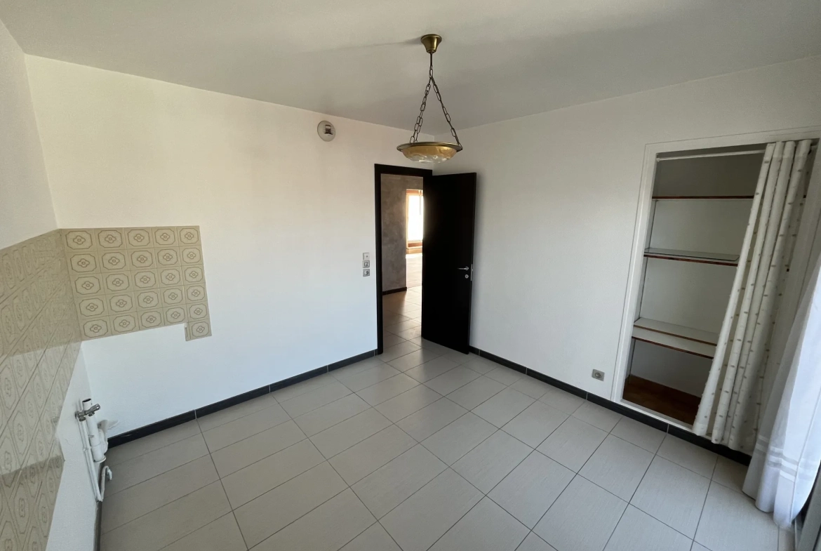 Appartement avec terrasse et garage à Vichy – 85 m², 2 chambres, exposition sud 