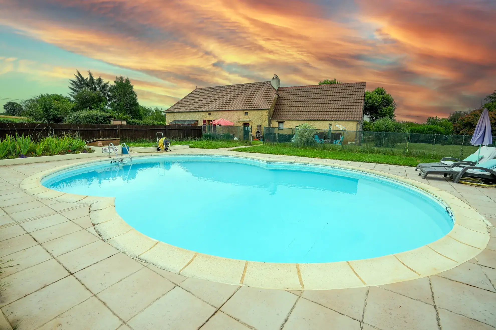 Maison en pierre avec piscine à Masclat – 4 pièces, terrain 2200 m² 