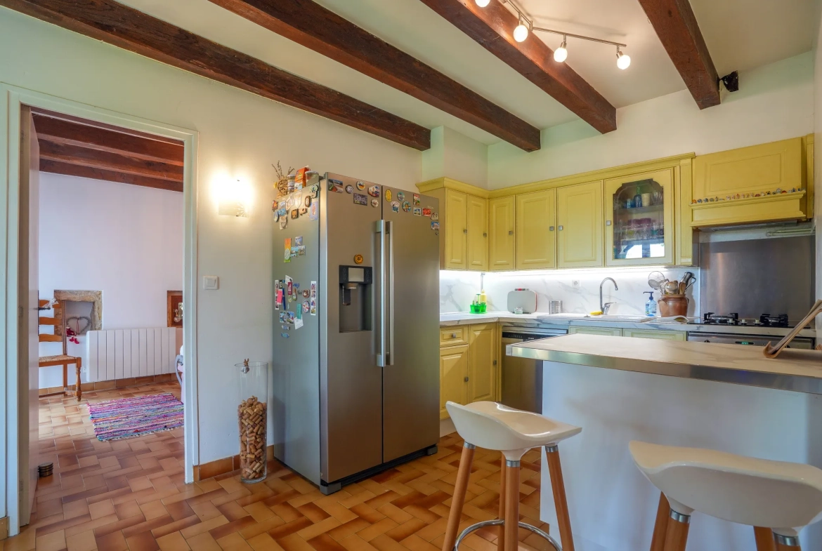Maison en pierre avec piscine à Masclat – 4 pièces, terrain 2200 m² 
