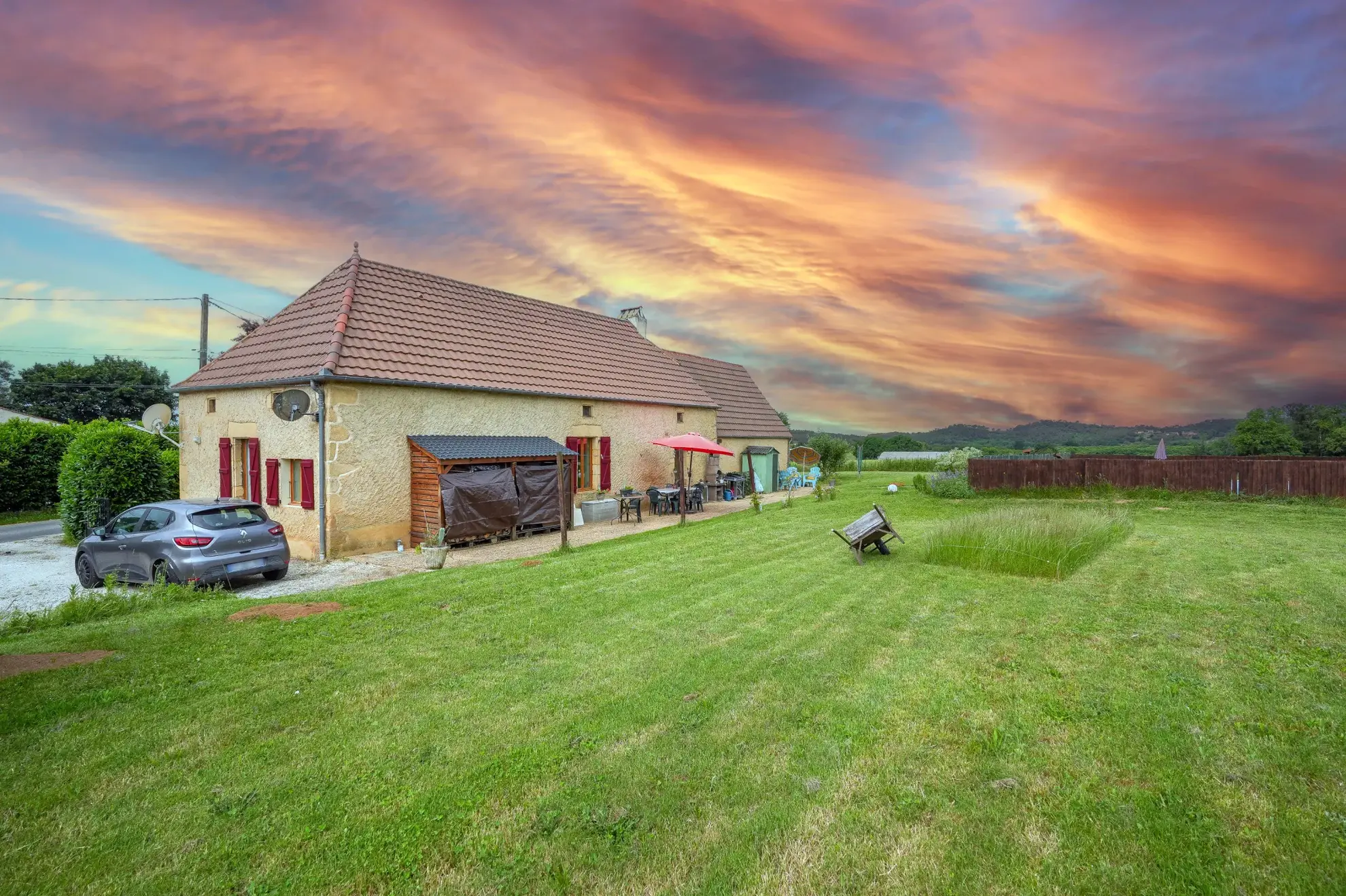 Maison en pierre avec piscine à Masclat – 4 pièces, terrain 2200 m² 