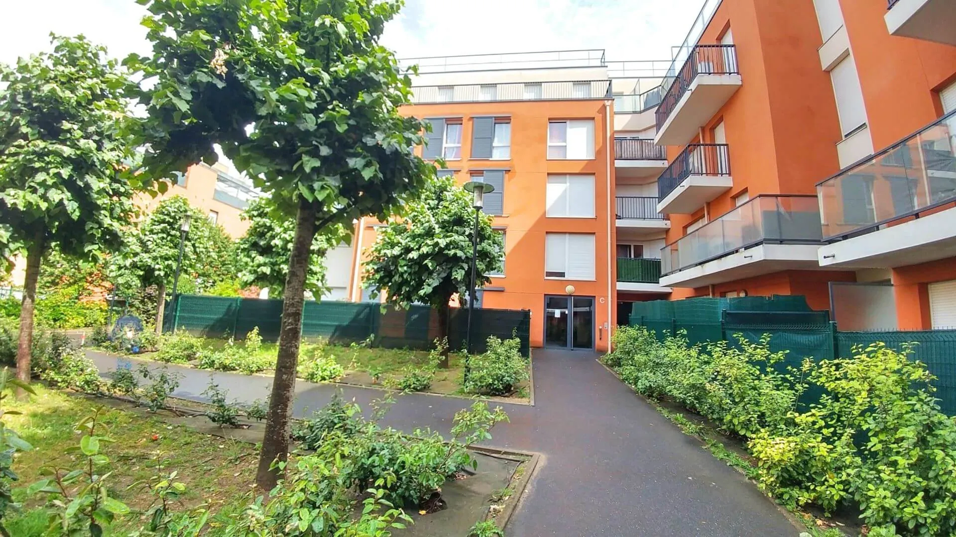 Studio lumineux à Argenteuil dans une résidence récente avec parking sécurisé 