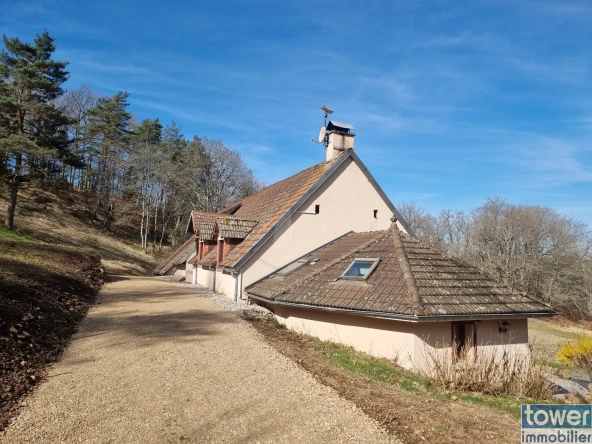 À vendre propriété isolée de 3,4 ha avec maison de 140 m² et dépendance à Cros 