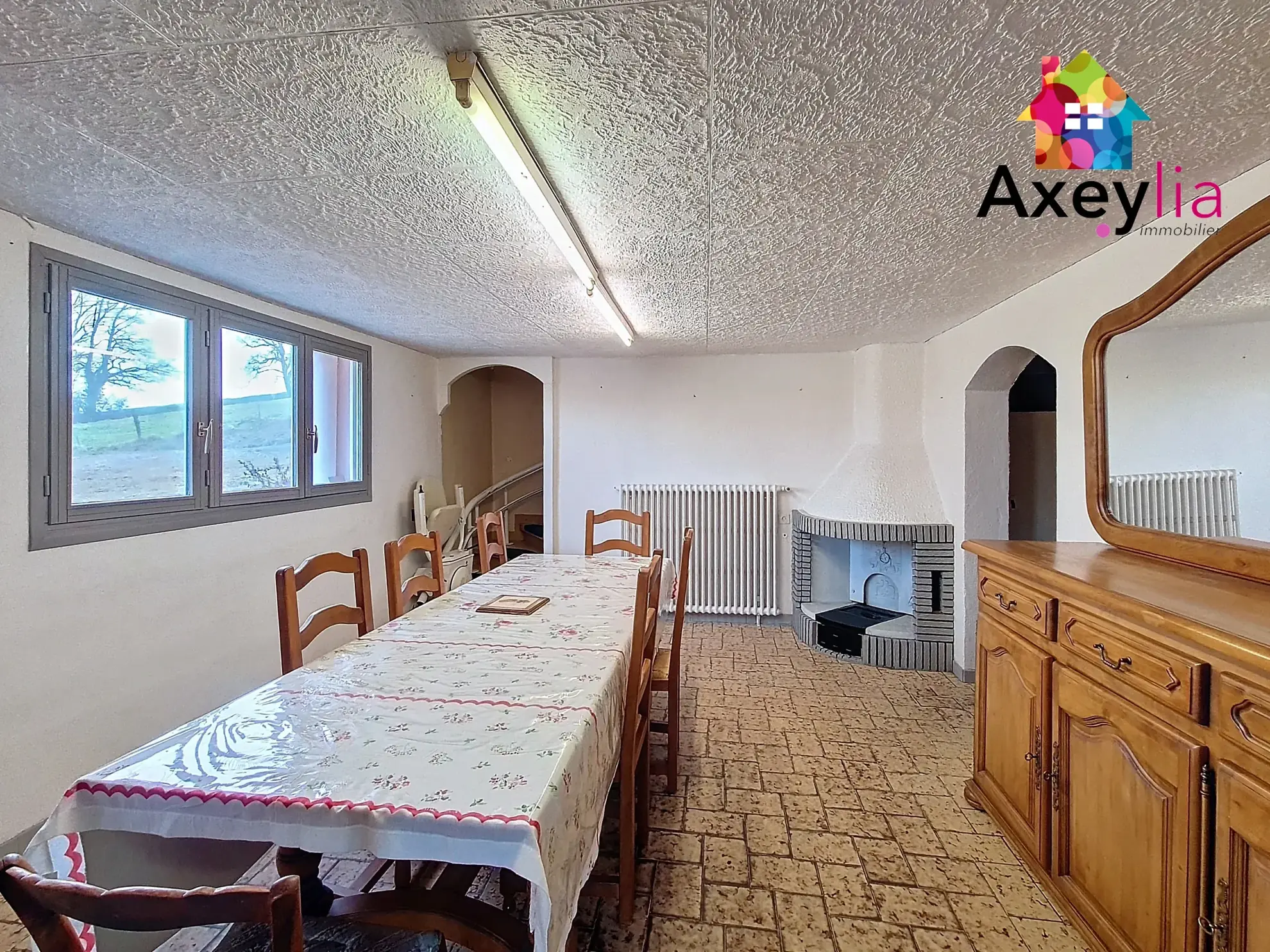 Maison familiale à Charlieu avec terrain de 1664 m² - 4 chambres 