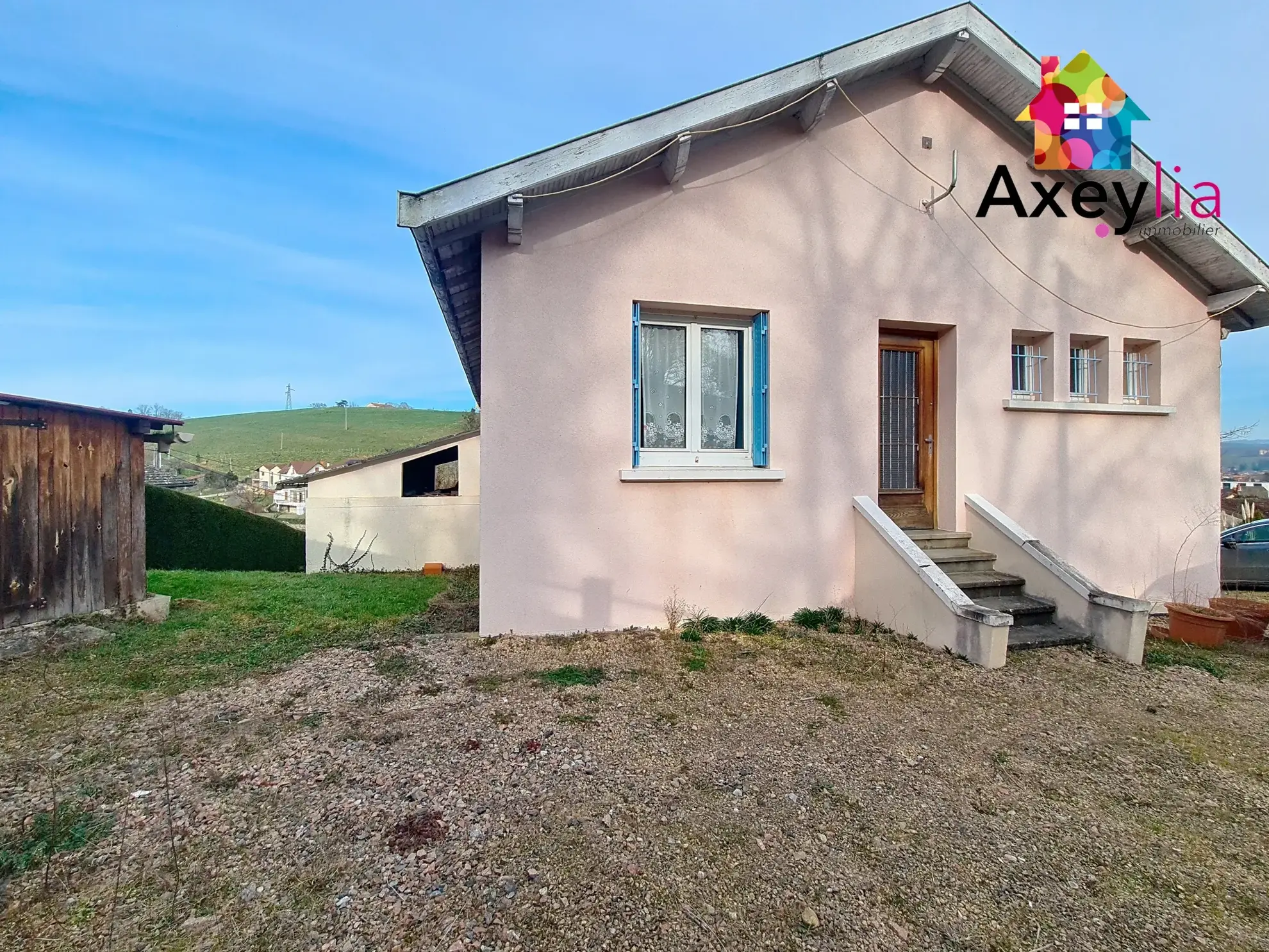 Maison familiale à Charlieu avec terrain de 1664 m² - 4 chambres 