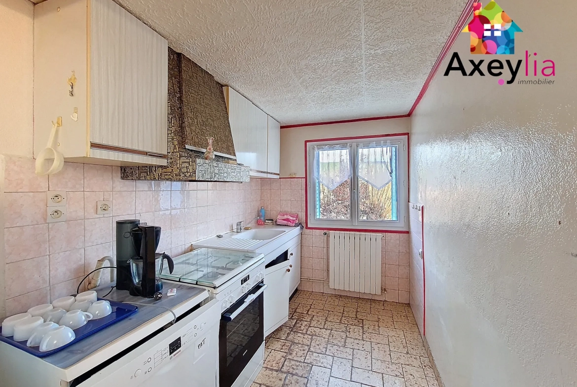 Maison familiale à Charlieu avec terrain de 1664 m² - 4 chambres 