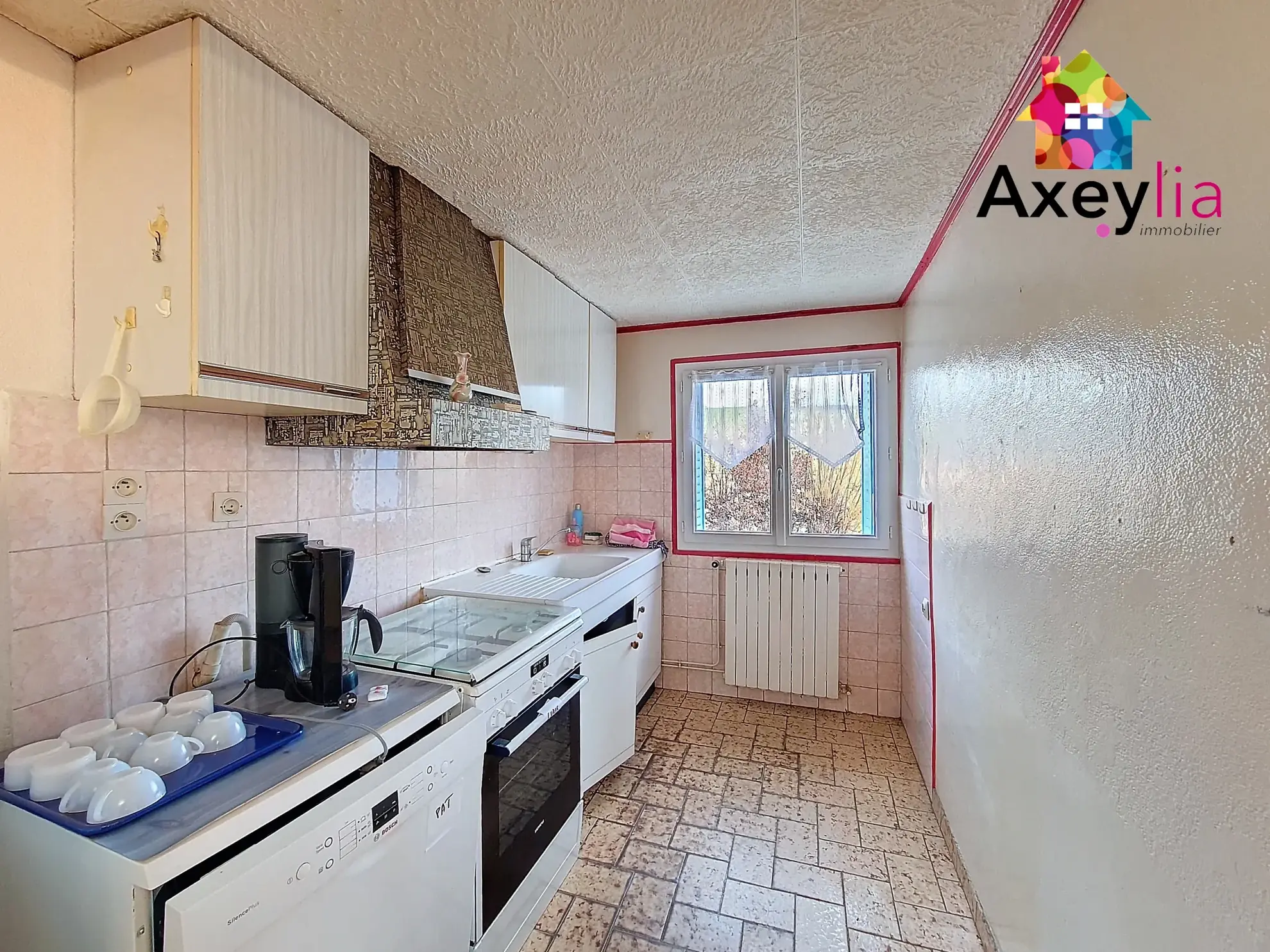 Maison familiale à Charlieu avec terrain de 1664 m² - 4 chambres 