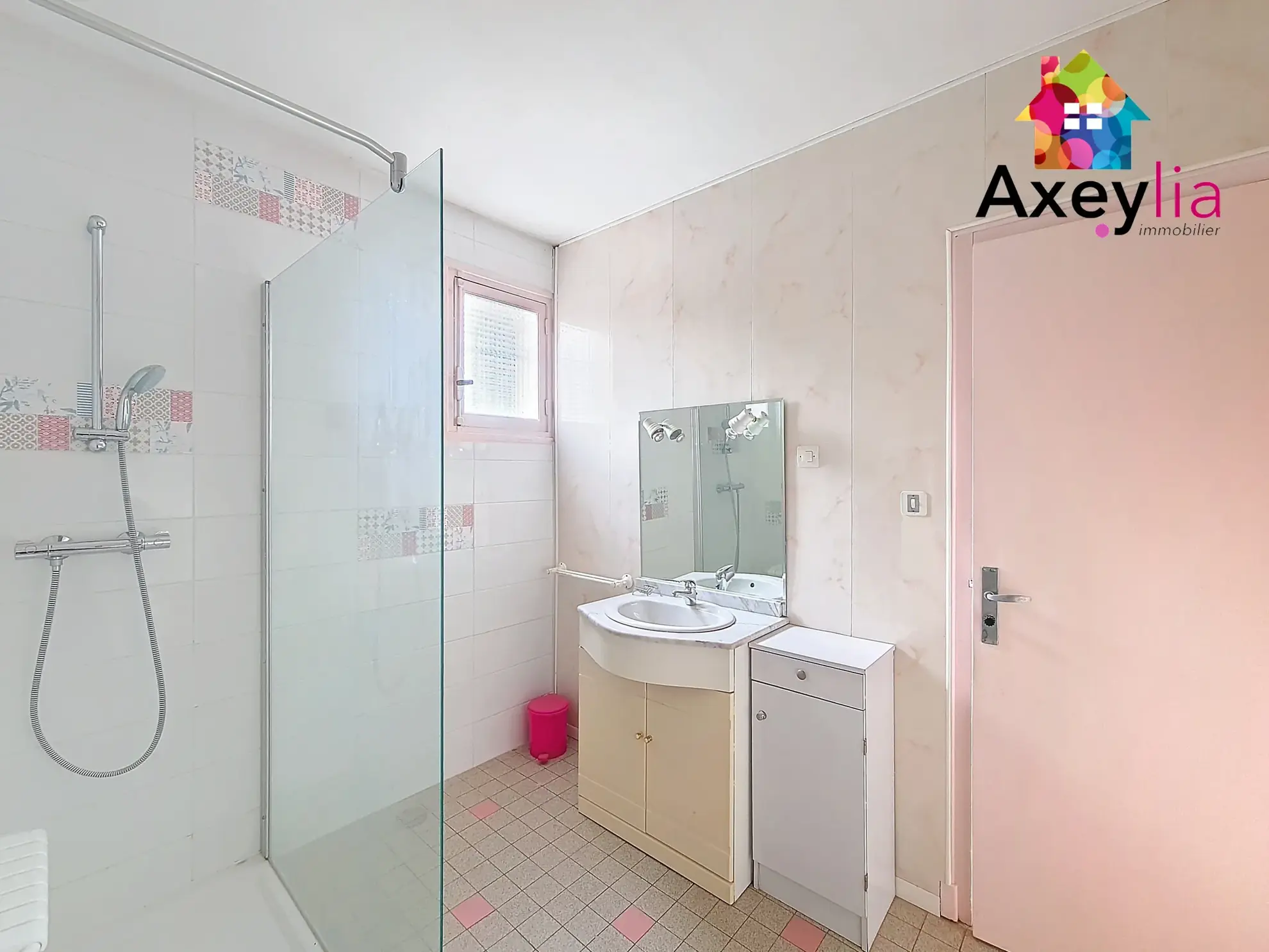Maison familiale à Charlieu avec terrain de 1664 m² - 4 chambres 