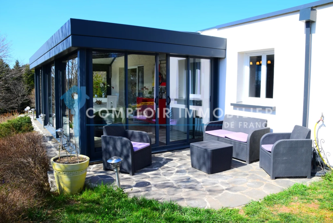 Villa de 90 m² au bord du lac d'Issarlès avec vue panoramique en Ardèche 