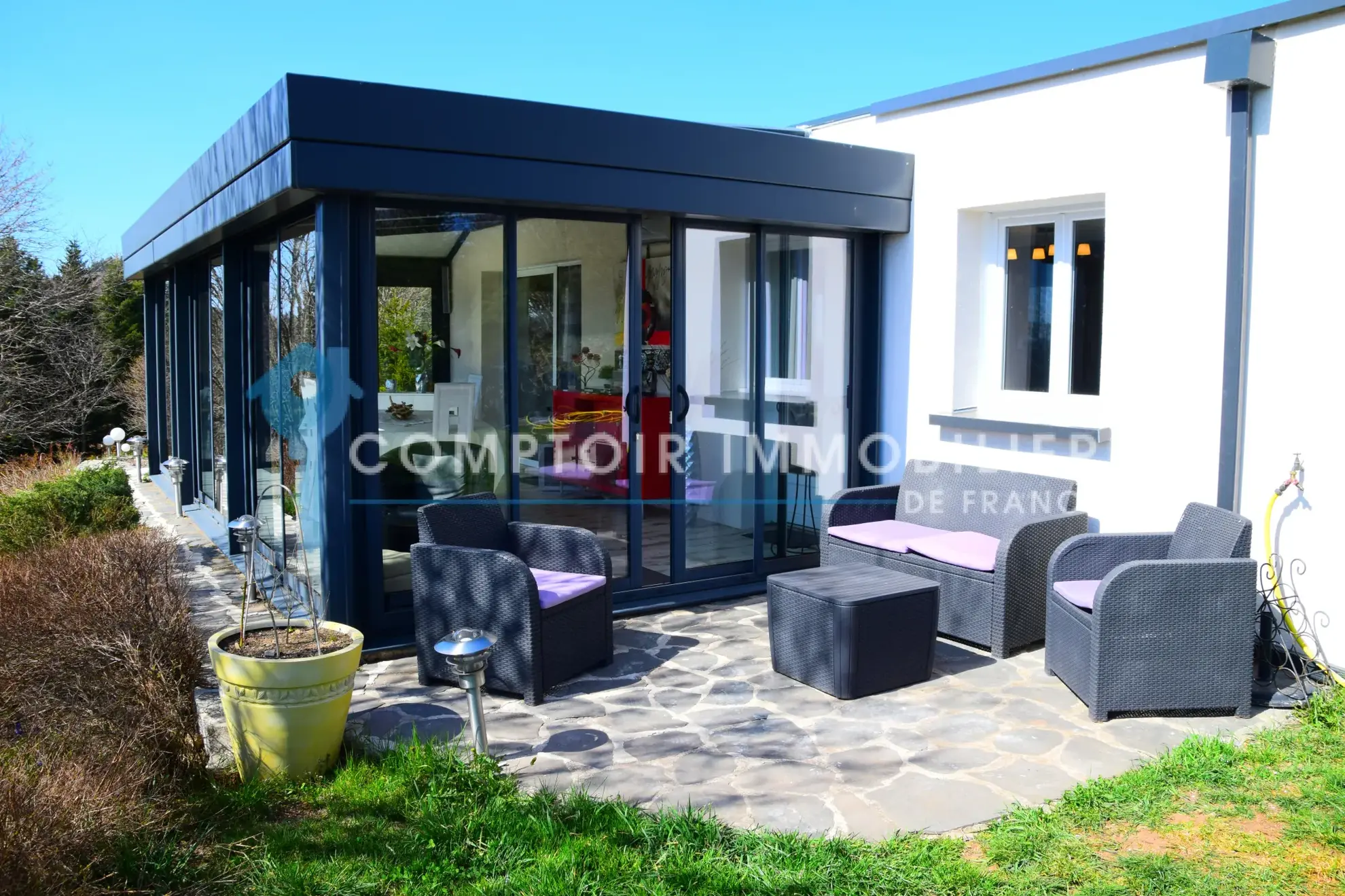 Villa de 90 m² au bord du lac d'Issarlès avec vue panoramique en Ardèche 