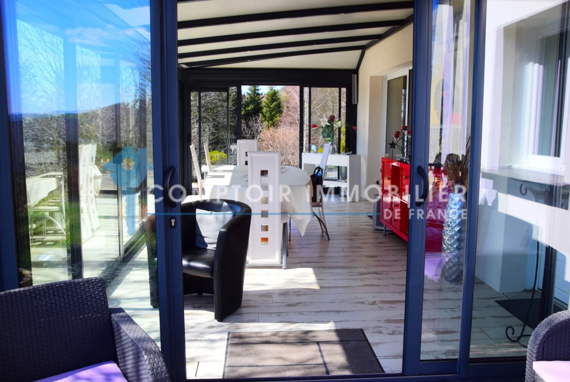 Villa de 90 m² au bord du lac d'Issarlès avec vue panoramique en Ardèche 