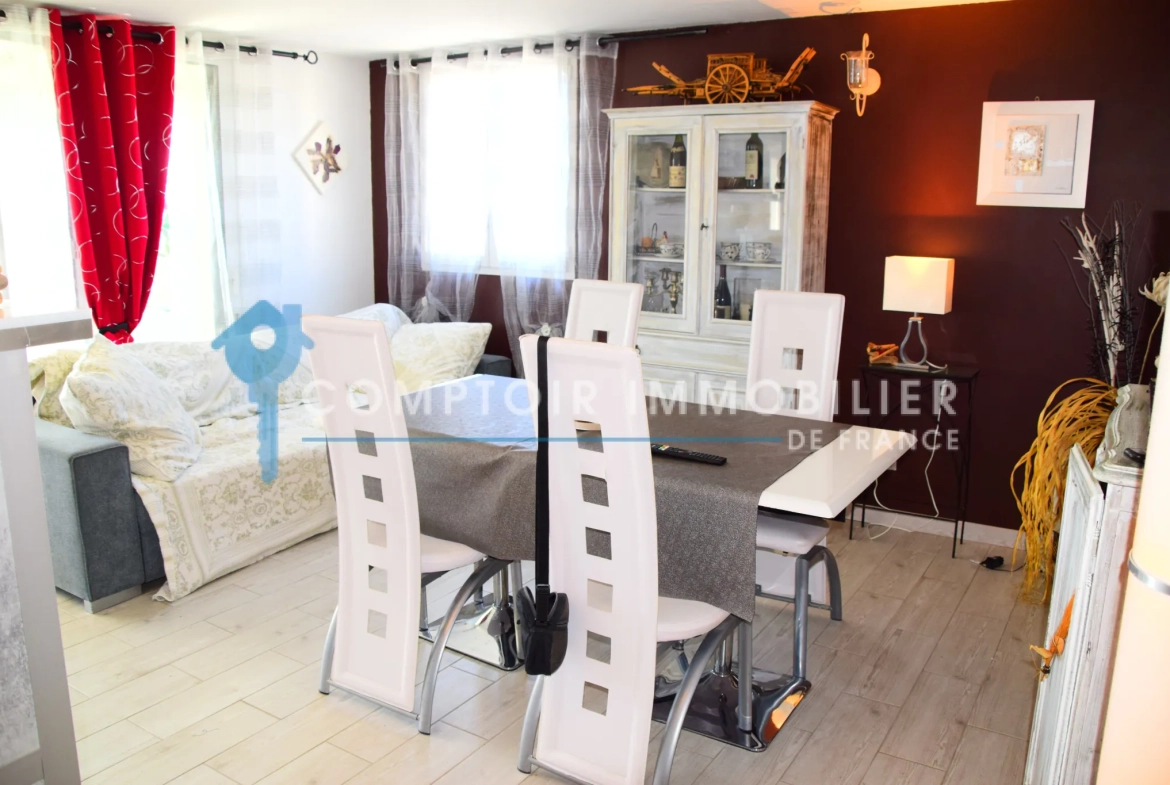 Villa de 90 m² au bord du lac d'Issarlès avec vue panoramique en Ardèche 
