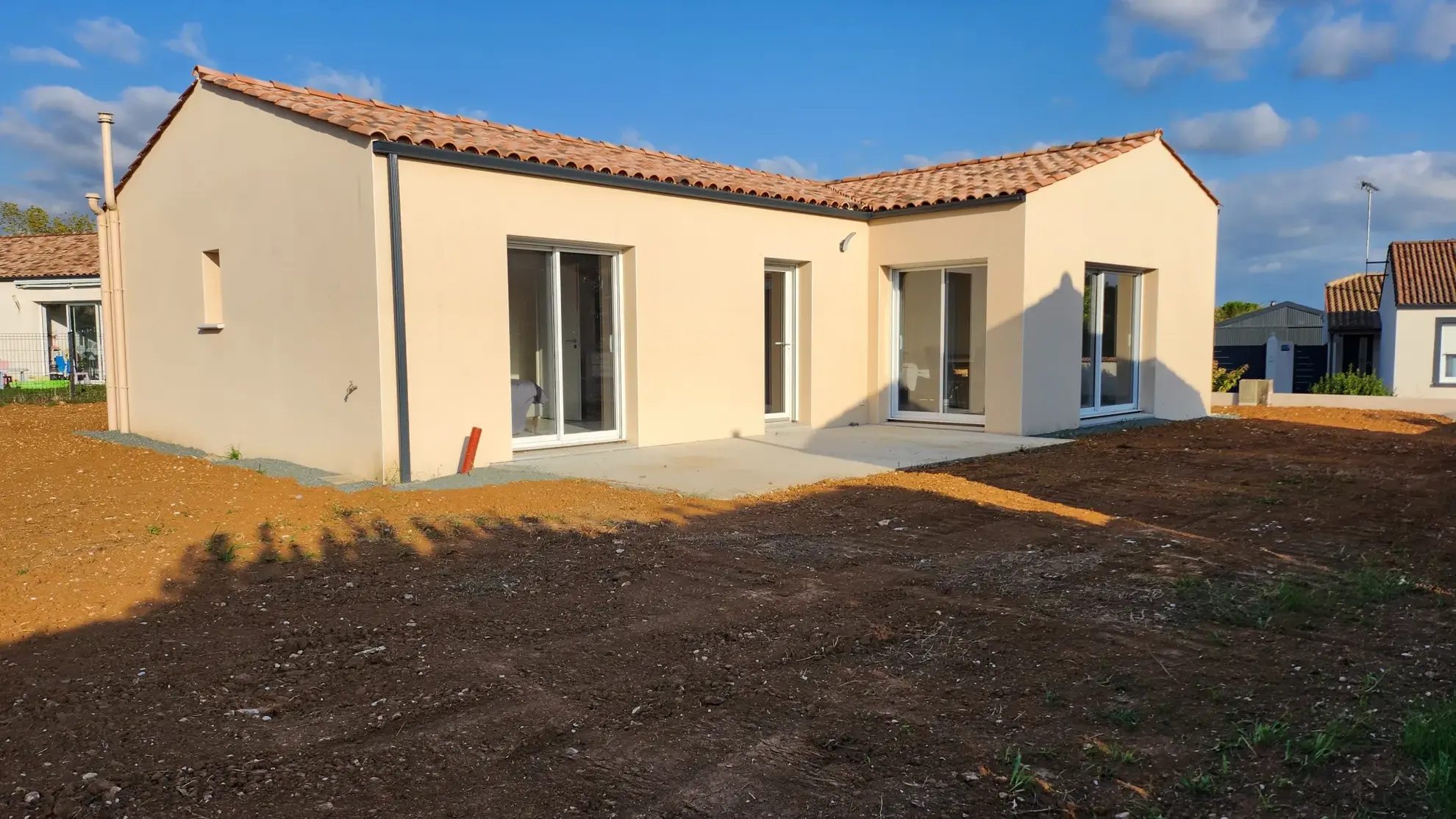Maison moderne construite en 2023 avec 3 chambres et grand garage à Saint Aubin la plaine 
