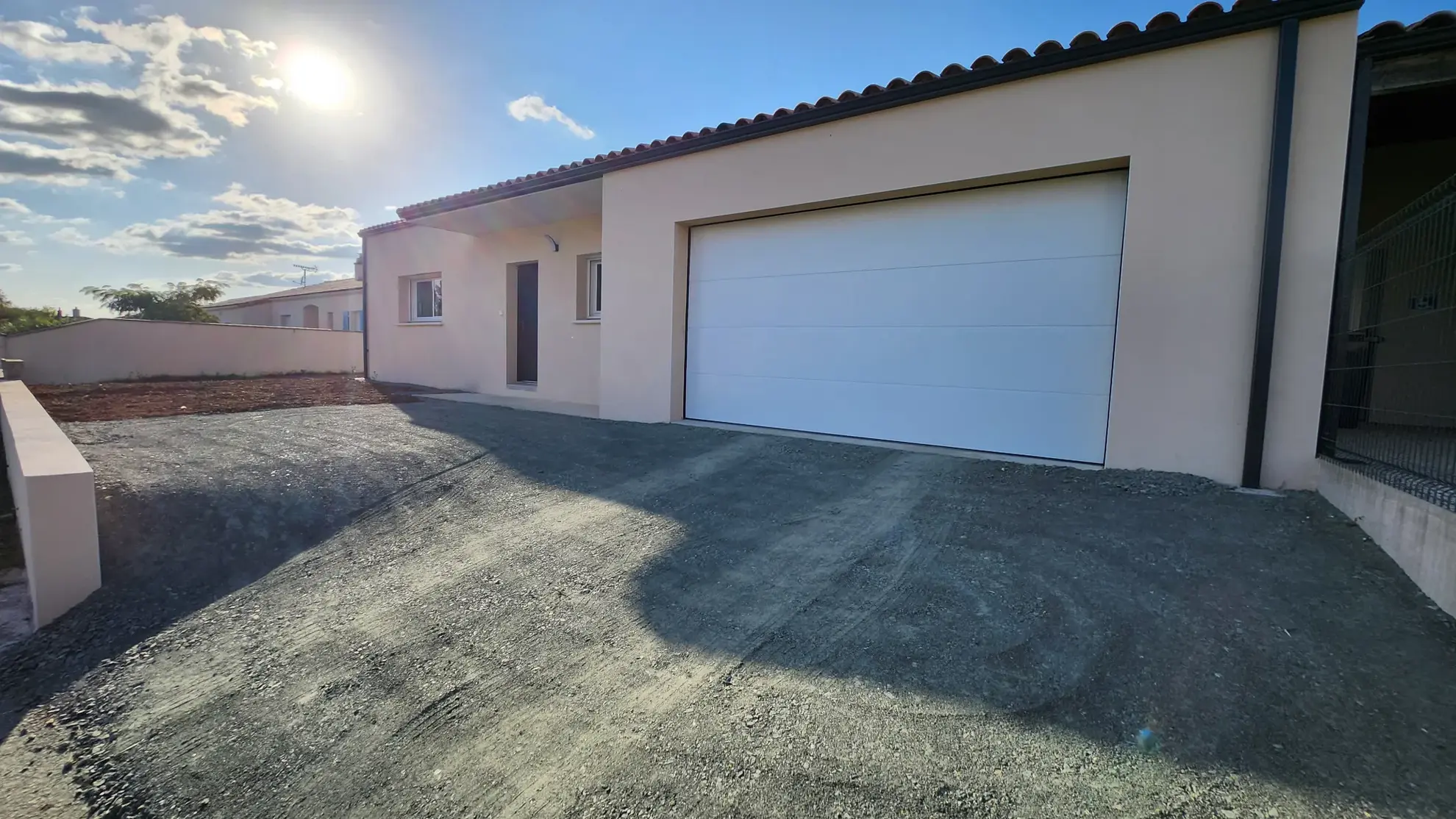 Maison moderne construite en 2023 avec 3 chambres et grand garage à Saint Aubin la plaine 