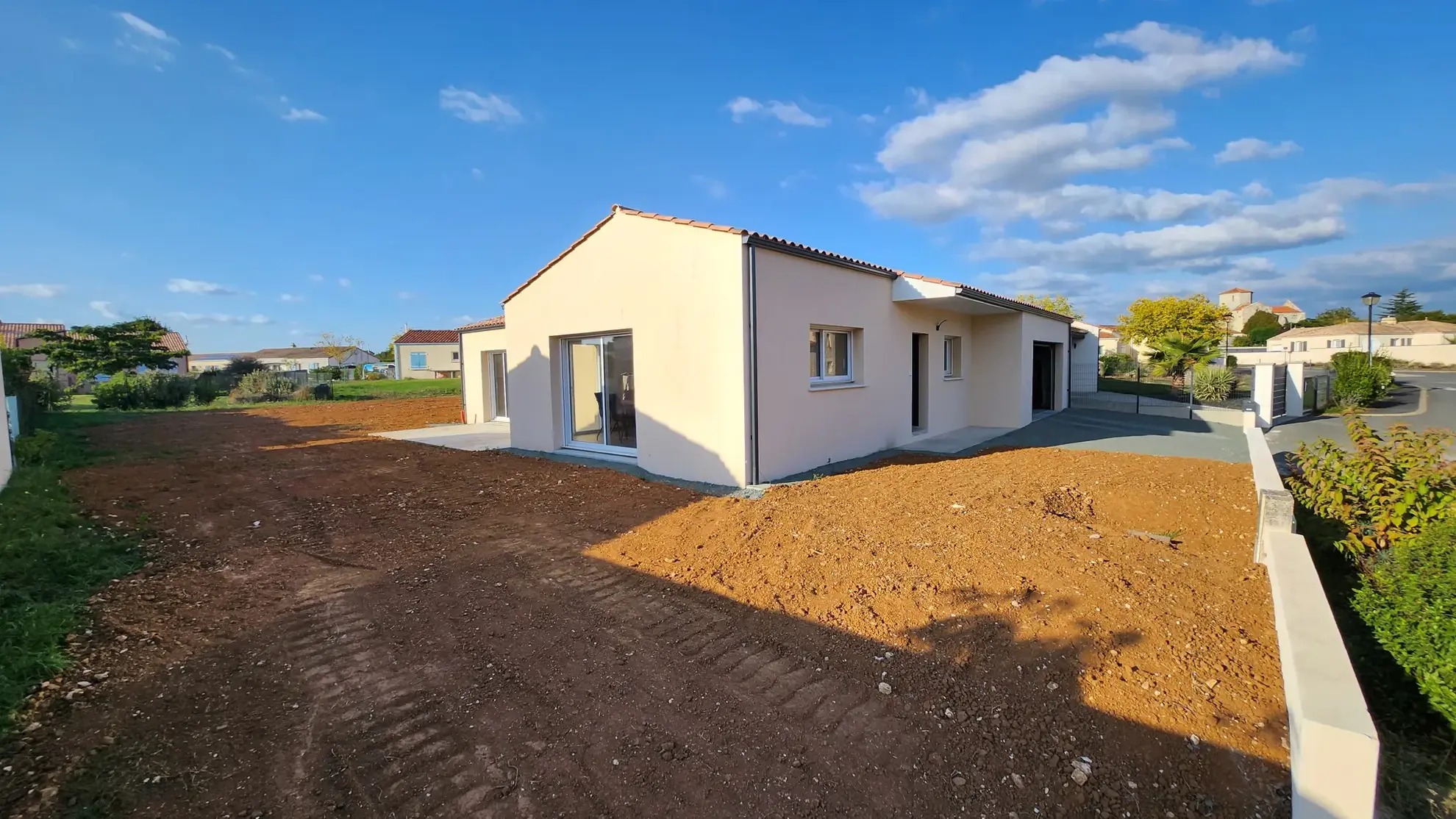 Maison moderne construite en 2023 avec 3 chambres et grand garage à Saint Aubin la plaine 