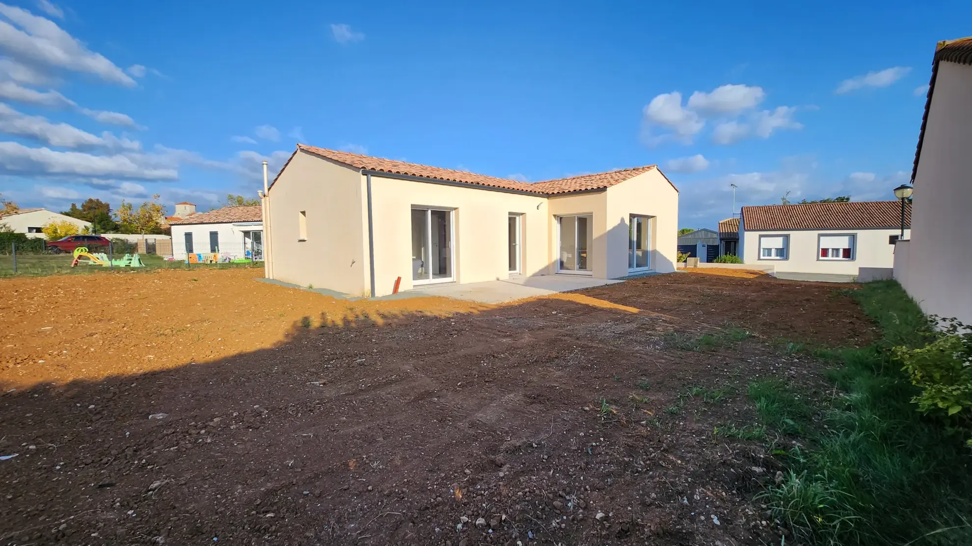 Maison moderne construite en 2023 avec 3 chambres et grand garage à Saint Aubin la plaine 