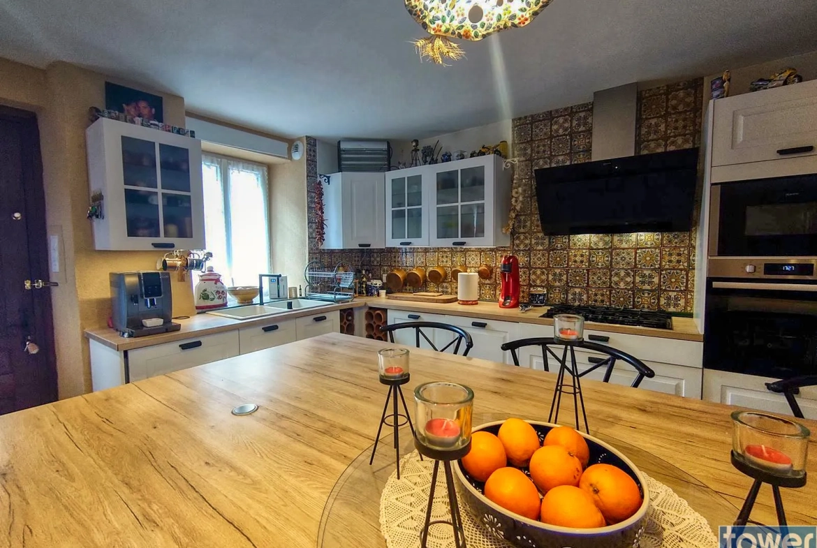 Maison de village rénovée à Villefranche du Périgord - 74 m² avec jardin et terrasse 