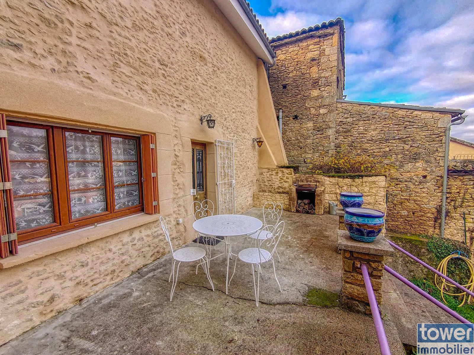 Maison de village rénovée à Villefranche du Périgord - 74 m² avec jardin et terrasse 