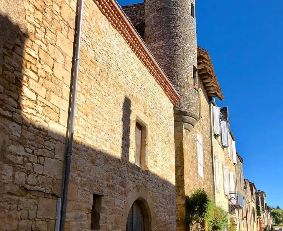 Maison de village rénovée à Villefranche du Périgord - 74 m² avec jardin et terrasse 